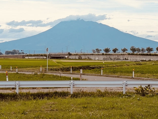 Mt. Iwaki Diary: A Solo Hiker's Spiritual Journey in Aomori** ⛰️🌸