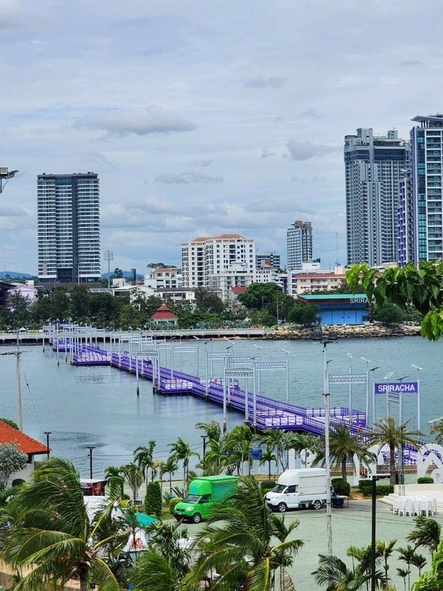 สะพานลอยน้ำสีม่วง  Land markใหม่เกาะลอย ศรีราชา