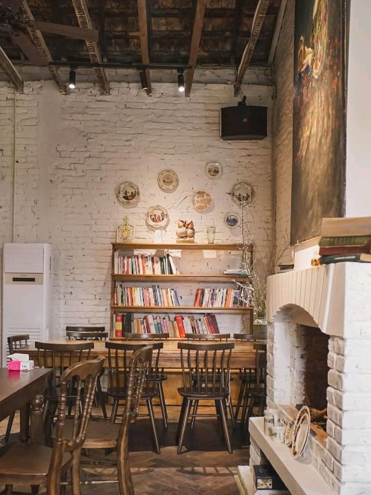 P Momments is a charming café