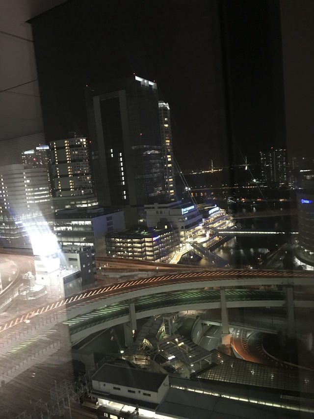 🍻🎬🧥【横浜NeWomanで大人の週末】クラフトビールで乾杯して、映画館でひととき。秋冬はモンクレールで決まり！