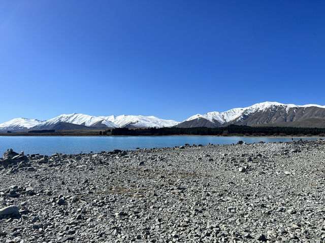 紐西蘭地來景點—🌊 Lake Tekapo｜藍得不真實的人間仙境
