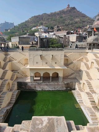 色彩與幾何的千年藝術#潘娜米娜階梯水井（Panna Meena Ka Kund）-印度齋浦爾（Jaipur）