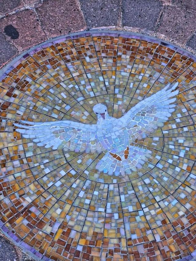 ⛪ Chapel of the Holy Cross – A Spiritual Landmark in Sedona 🌄✨🇺🇸 ⛪ Chapel of the Holy Cross – A Spiritual Landmark in Sedona 🌄✨🇺🇸