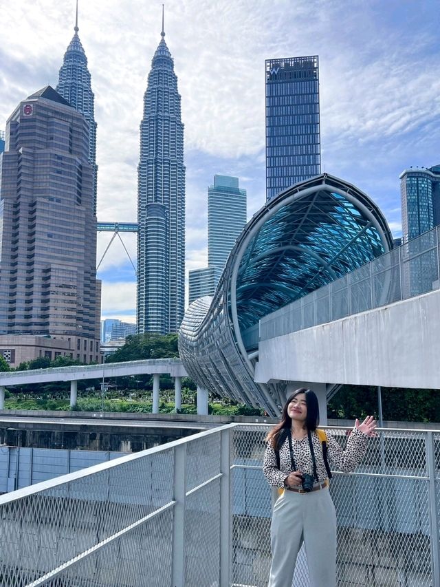 จุดถ่ายภาพสะพานสวยแปลกตา Saloma Link Bridge