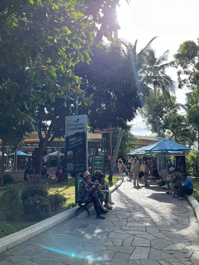 ตะลุย Aquatopia Water Park บนเกาะฮอนทอม ตะลุย Aquatopia Water Park บนเกาะฮอนทอม