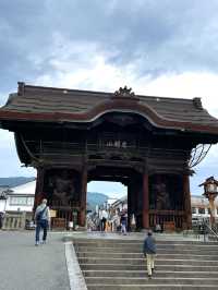 善光寺仁王門 仁王像の配置が逆？