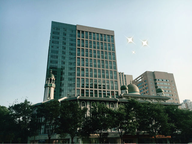 Chilling Around Jinbi Street