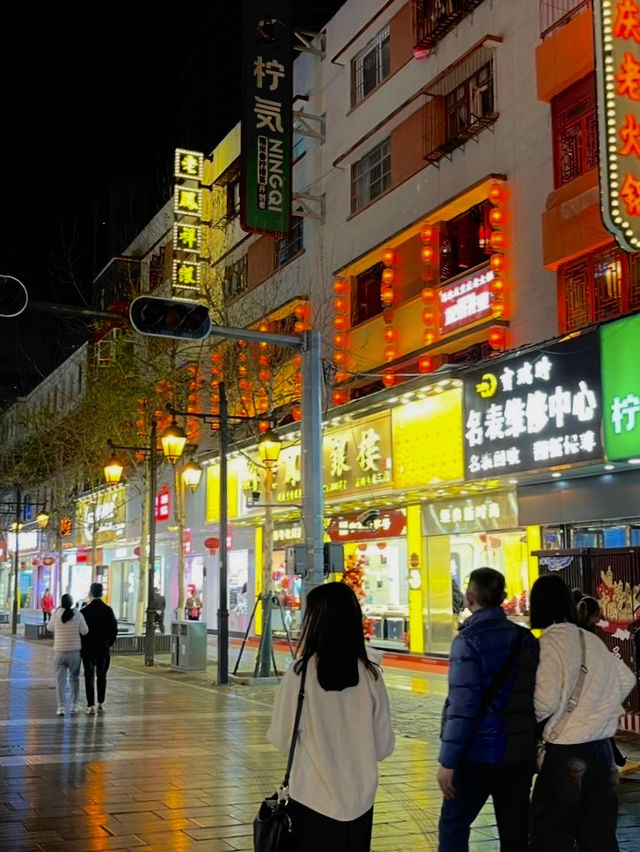 Kunming Night : Chill Lights & Cool Vibes
