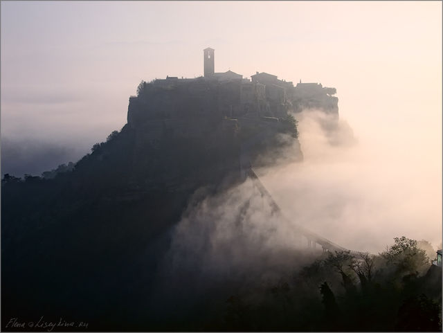 Рассвет над Civita di Bagnoregio: город, стоящий на краю