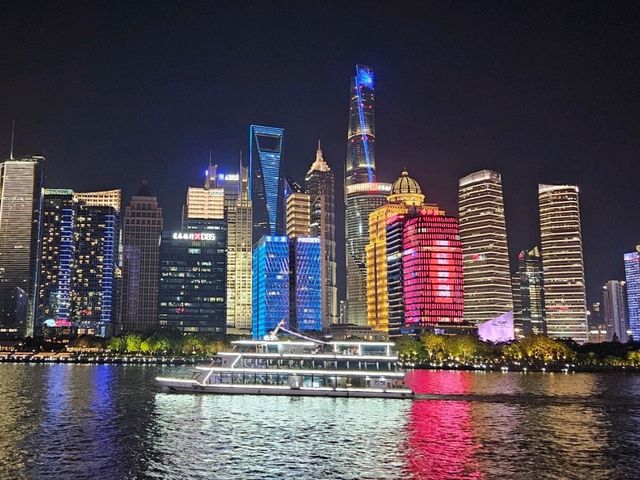 Shanghai Lights by Night: A Bund Cruise Experience 🌆🚢 Shanghai Lights by Night: A Bund Cruise Experience 🌆🚢