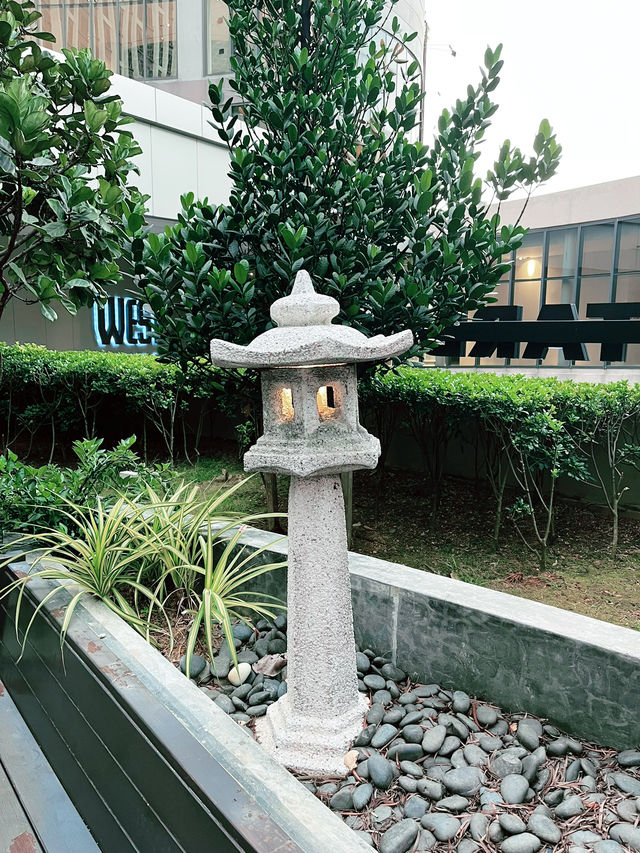 Starbucks Reserve – Coffee in Lush Serenity Starbucks Reserve – Coffee in Lush Serenity