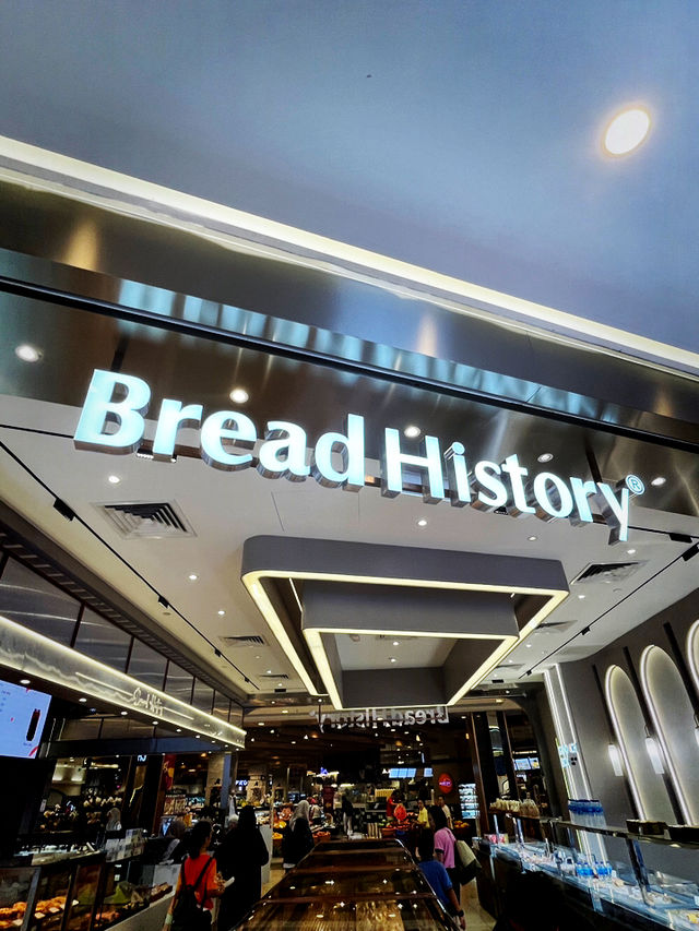 A popular Taichung eatery serving generous, meat-heavy donburi bowls with simple but tasty side dish A popular Taichung eatery serving generous, meat-heavy donburi bowls with simple but tasty side dish