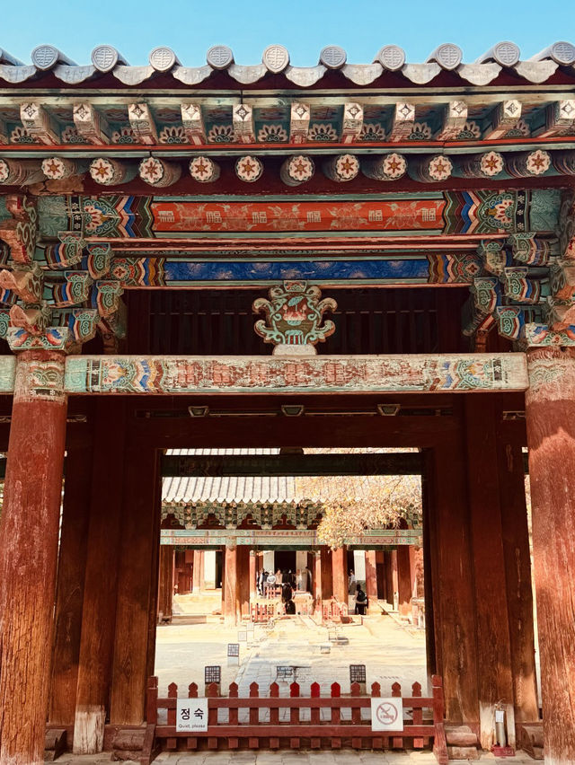 The Photogenic Heart of the Hanok Village The Photogenic Heart of the Hanok Village