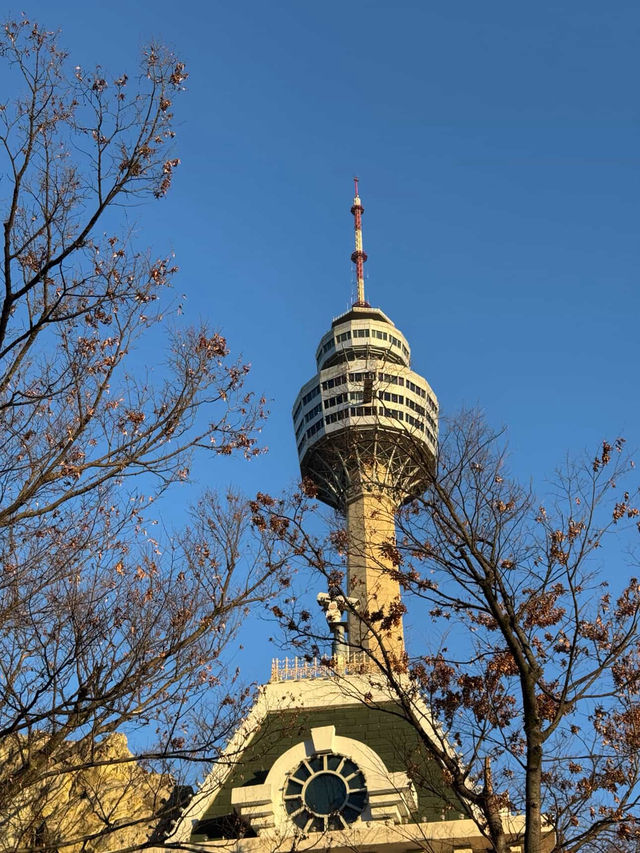 Clocktower Square Vibes🕰️ Clocktower Square Vibes🕰️
