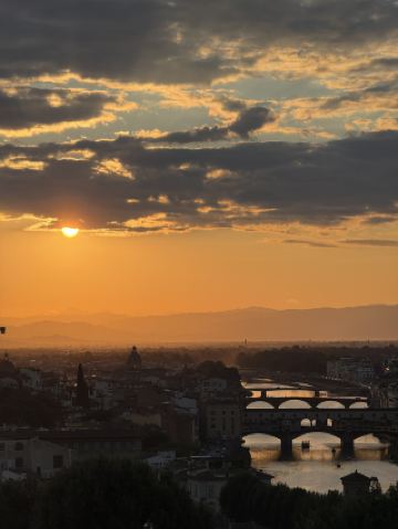イタリアを列車で巡る – スムーズな旅のためのヒントとコツ