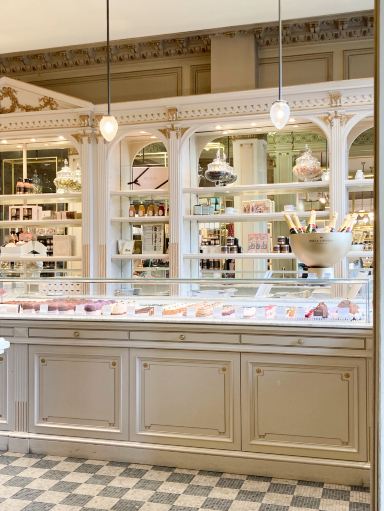 First Time in Paris? You Must Visit Here] Have an Elegant