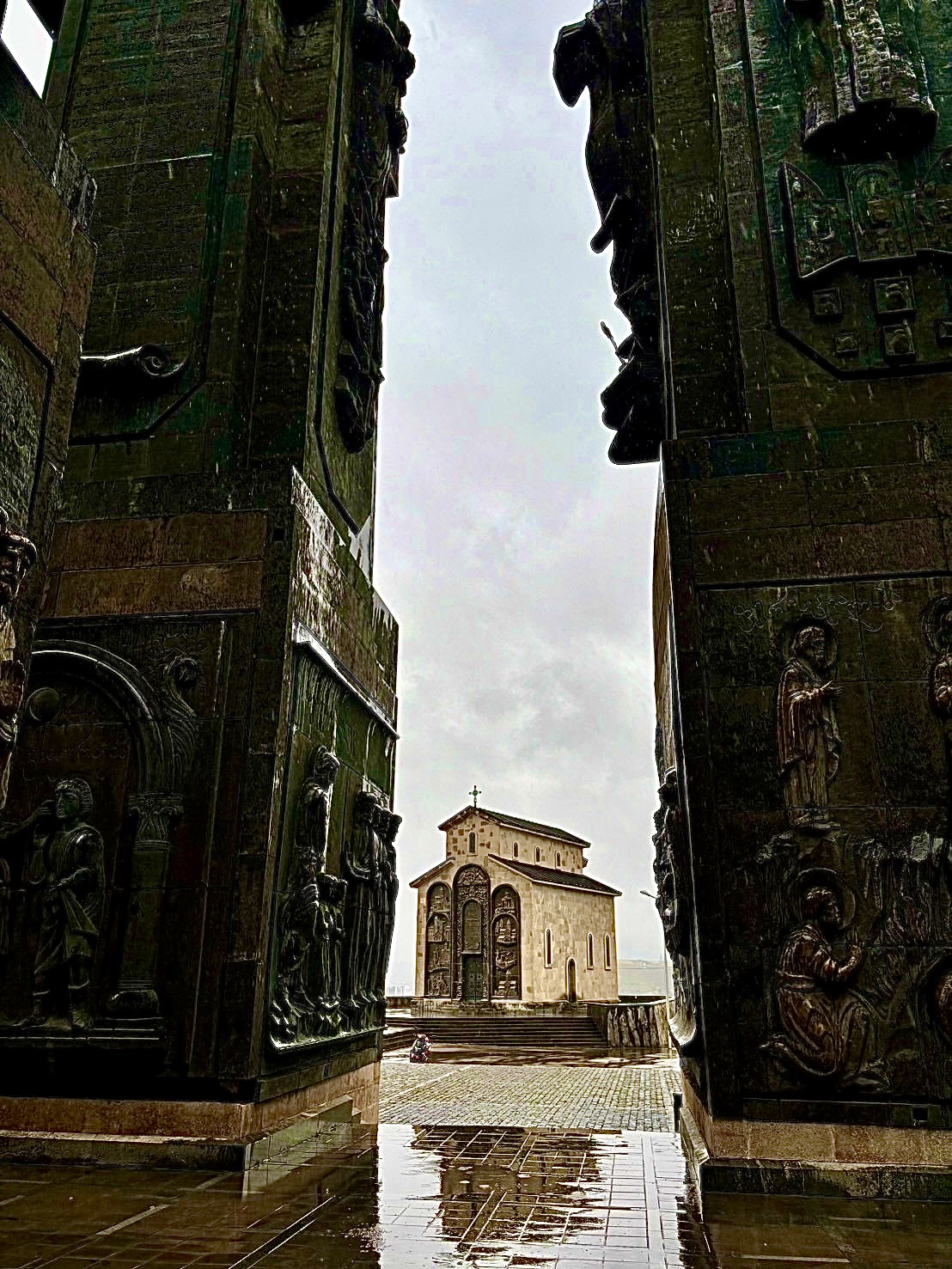 Hãy ghé thăm "Stonehenge của Georgia" trên tờ The Chronicle of Georgia.