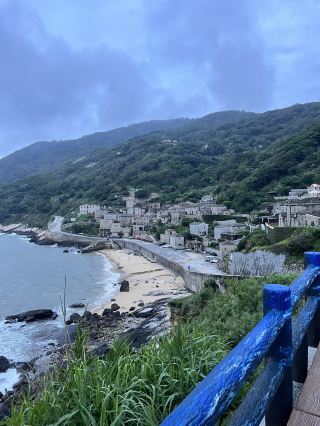 Matsu is an island getaway you'll fall in love with the moment you arrive. Step into Qinbi Village, where granite houses cling to the hillside and winding alleys exude a Mediterranean vibe.