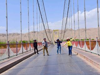 Unlock the Crystal Springs of the Yellow River! A Journey of Discovery on the Qinghai Plateau.