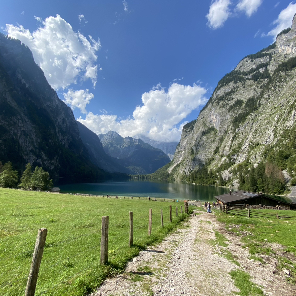 Hồ Königssee, Đức | Một hồ nước màu ngọc lục bảo tuyệt đẹp, phẳng lặng như gương.