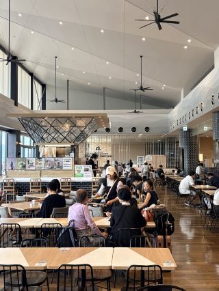 이타다키 테라스: 후지산을 배경으로 점심 식사를 즐겨보세요. 정말 잊지 못할 경험이 될 것입니다.