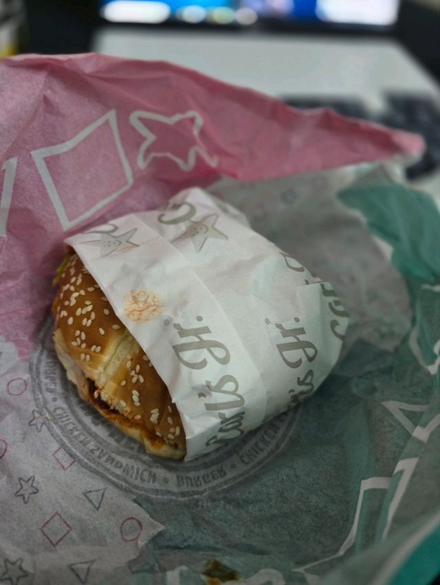 해외여행 중 든든하게 한 끼 먹을 수 있는 햄버거맛집 Carl’s Jr