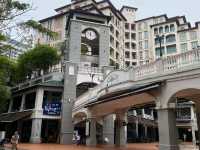 “Riverside Refuge: Compact Comfort by the Quay”