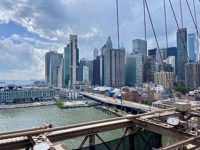 漫步紐約布魯克林大橋🌉✨感受建築魅力與城景之美✨
