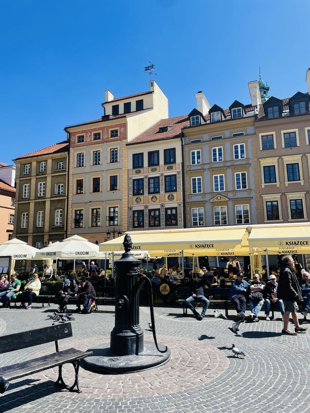 【ポーランド🇵🇱/メルヘンチックな旧市街と人魚の像】