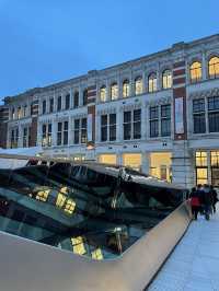 A Perfect Day in West London: Notting Hill, Portobello Road & the V&A Museum