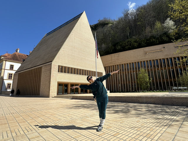 🏰 Liechtenstein: Europe’s Tiny Treasure Between the Alps 🇱🇮✨