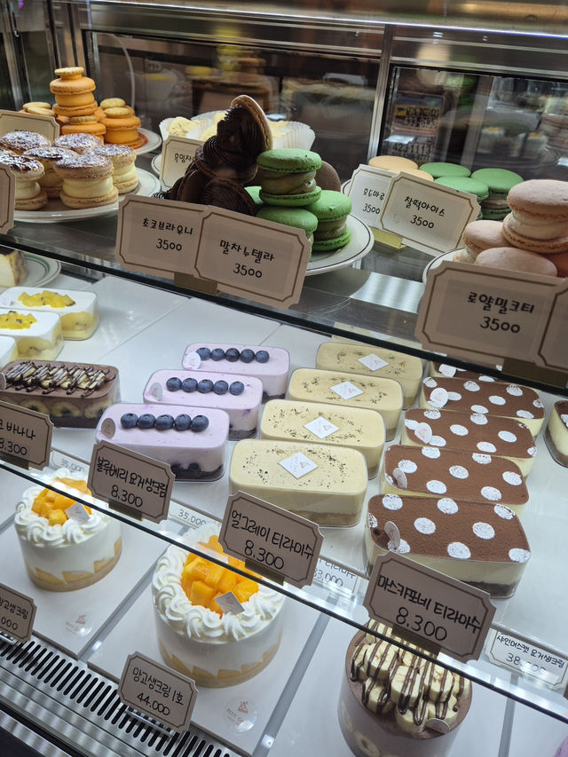 🥧 방이동 맛집거리에서 만나는 감성 디저트 카페 PETIT CHLO