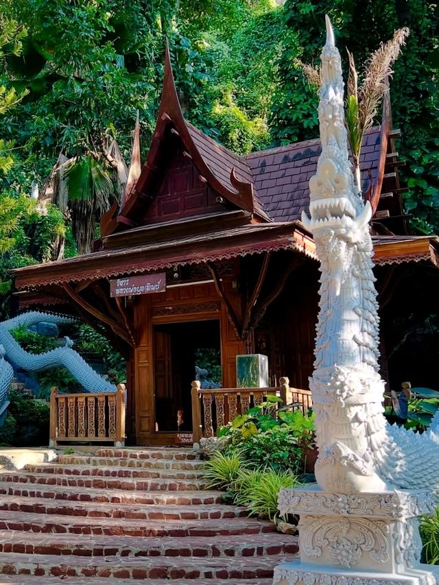 Wat Tham Khao Wong – A Tranquil Forest Temple Amidst Nature