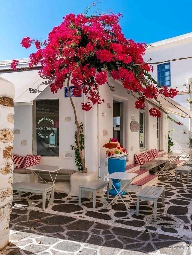 🏝️ Timeless Beauty in White and Blue – Paros, Greece