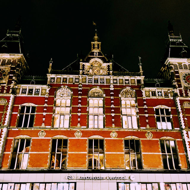 Amsterdam on a Budget: Canals, Culture & Hidden Corners