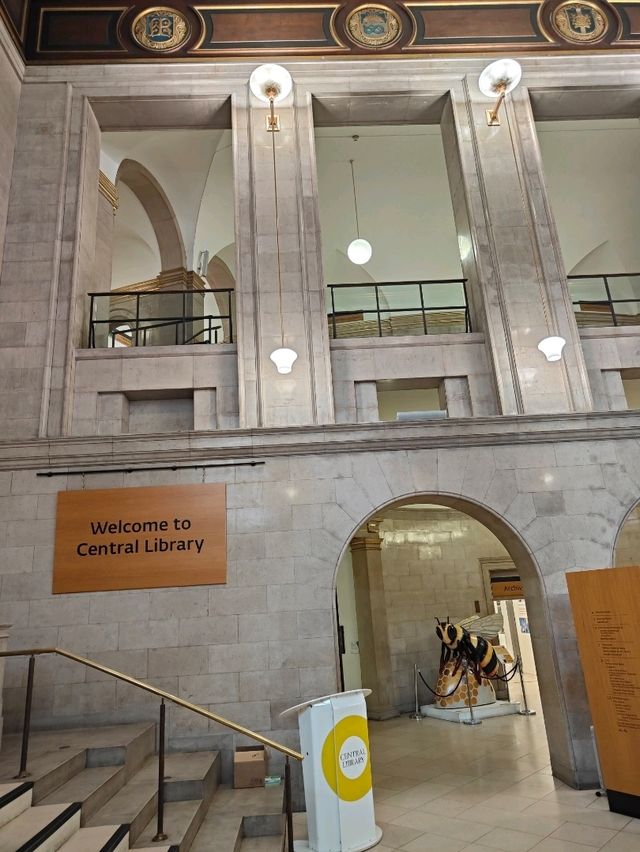 🏛️ Manchester Central Library: A Dome of Light and Layers of Knowledge