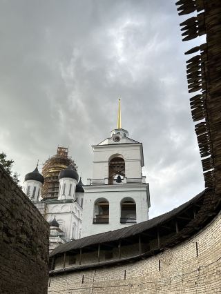 Псковский Кром и Троицкий собор: сердце древней северной Руси