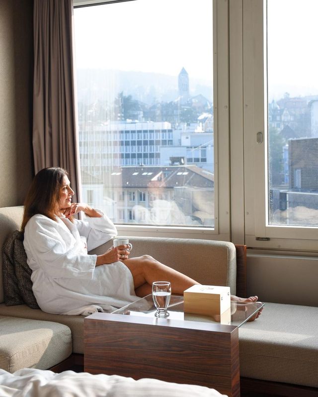 Cozy Luxury in Zurich: Unwind at Zurich Marriott Hotel!
