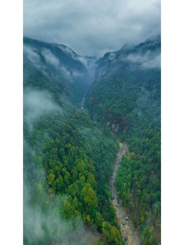 夾縫岩景區貴州獨山縣夾縫岩