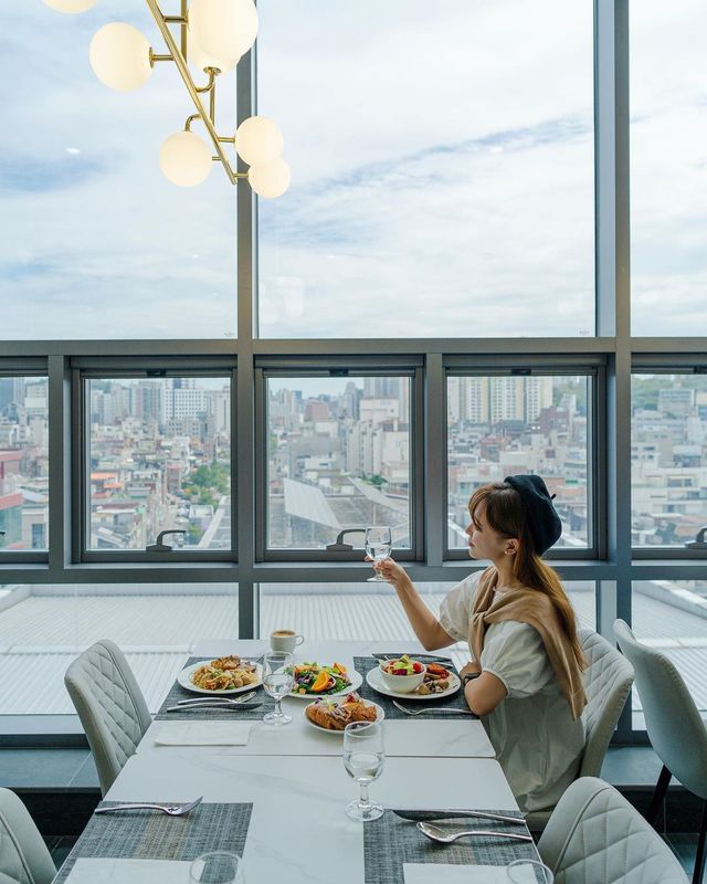 홍대의 숨은 보석, 홀리데이 인 익스프레스에서 즐기는 시티뷰 호캉스 & 런치👨🏻‍🍳🍴