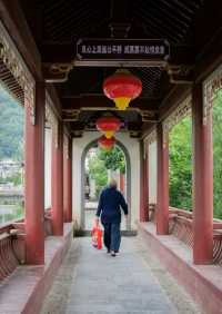 陇南小眾景點|碧口古鎮|周末遊|蘭州出發這是一個每個人都很快樂的小鎮有著超多的小狗 而且每條小狗都很