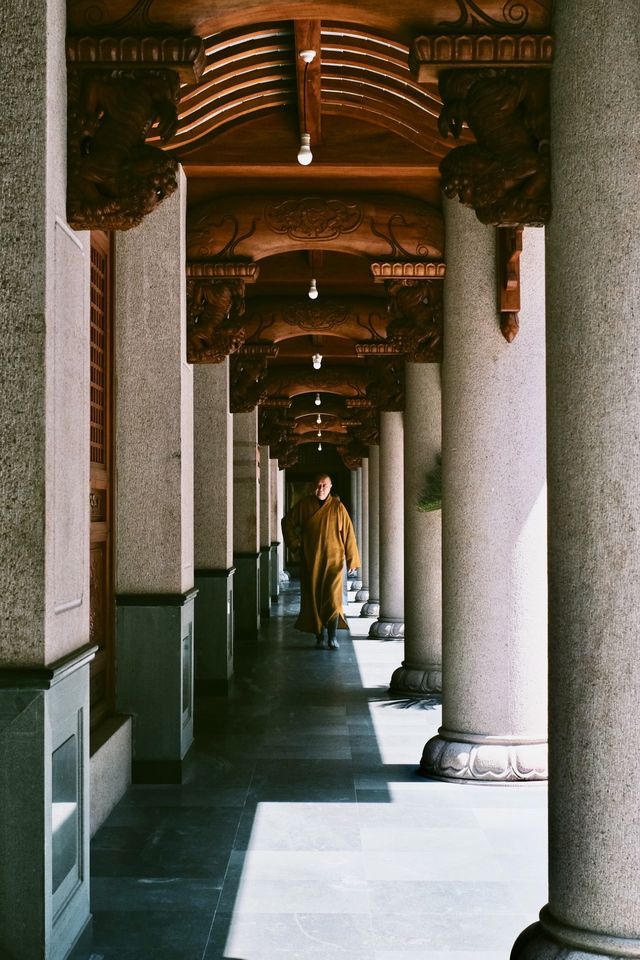 上海地鐵直達｜靜安寺「千年礎石托起鬧市古寺」