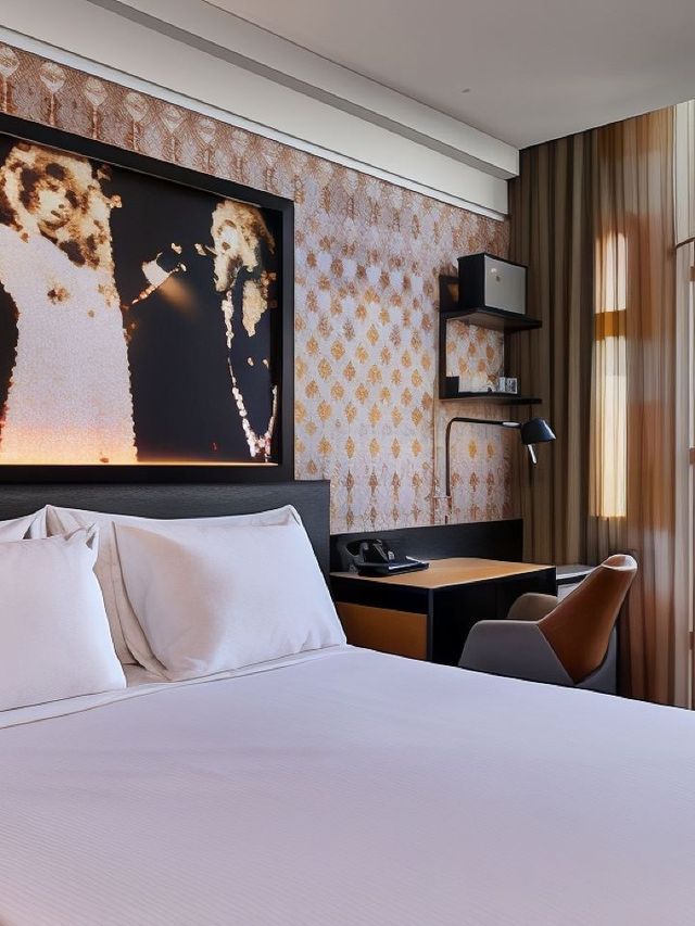 🌟 Amsterdam's Hidden Gems: Cozy Stays & City Views 🌟