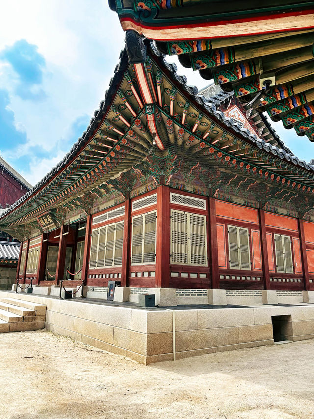 A glimpse of Korea’s majestic heritage • Walking in the footsteps of Kings and Queens🤴👸