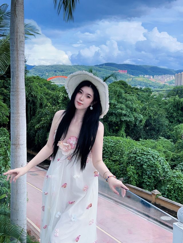 在西雙版納！浪漫的江景無邊泳池！