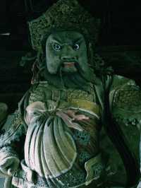 寺內建築精美，融合了建築、雕塑、繪畫等藝術。