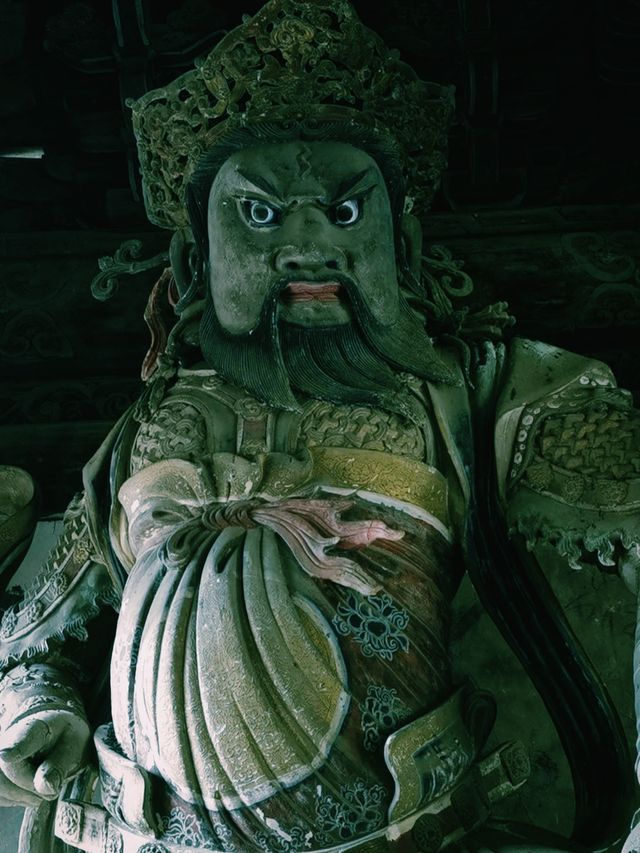 寺內建築精美，融合了建築、雕塑、繪畫等藝術。