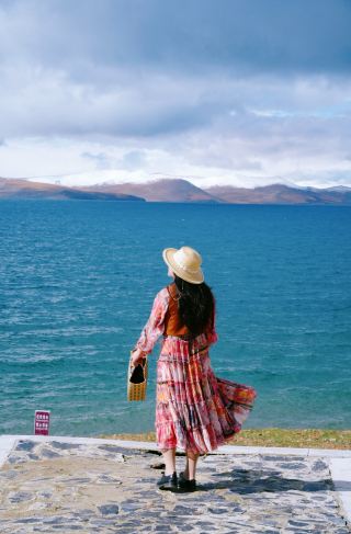 I highly recommend two plateau lakes in Shannan, Tibet for National Day travel. They are so beautiful that you will be lost for words.