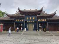 四川旅遊 | 開門見山第一寺–峨眉山報國寺。