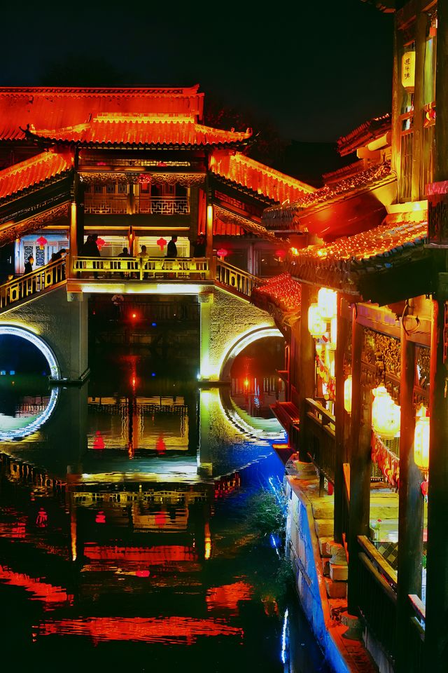 天下第一莊，台兒莊的夜景美不勝收。